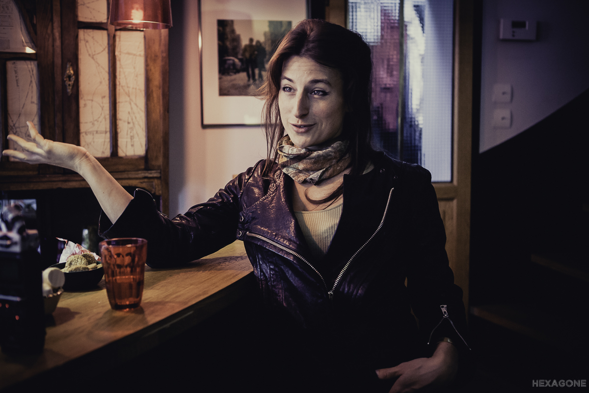 Il rencontre d'autres filles